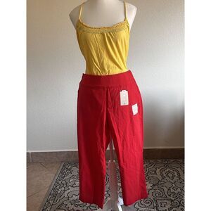 st johns bay womens capri high risk red Size 10 flat front Pullover